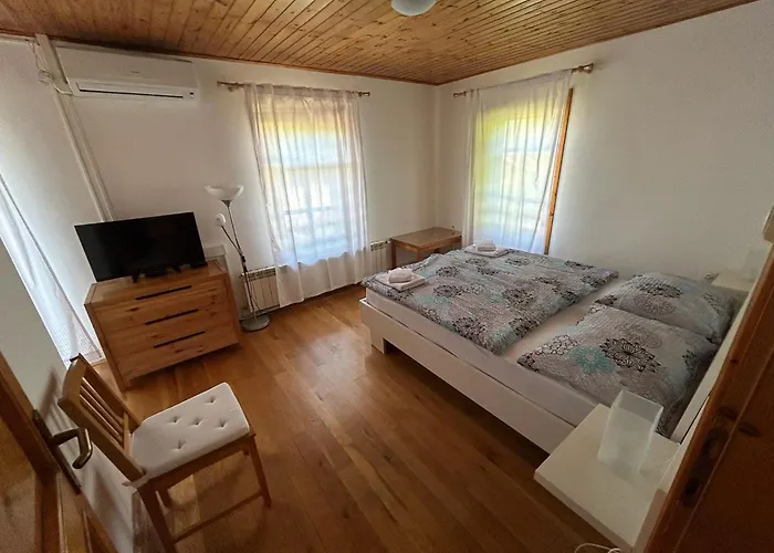 Stres-Less Sunny Apartments