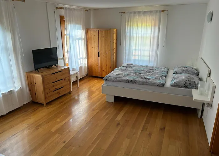Stres-Less Sunny Apartments